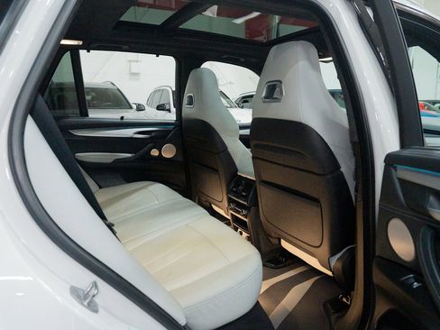 Used 2015 BMW X5 M image 28