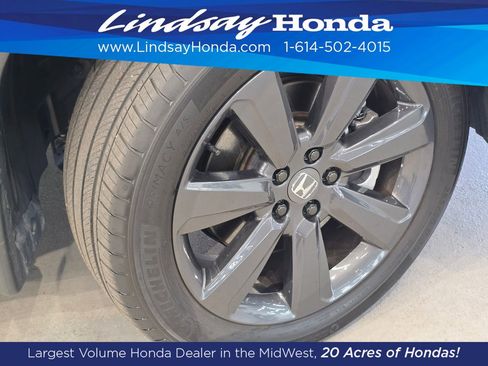 Used 2025 Honda Pilot Sport image 25