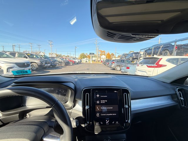 Used 2022 Volvo XC40 T5 Momentum w/ Premium Package AWD/4WD image 2