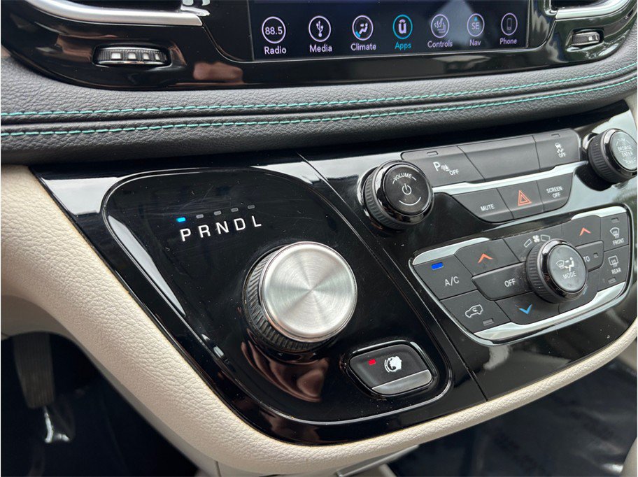 Used 2018 Chrysler Pacifica Limited FWD image 33