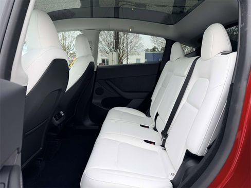 Used 2024 Tesla Model Y Long Range image 15