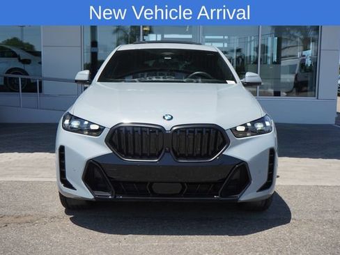 Used 2025 BMW X6 xDrive40i w/ Premium Package AWD/4WD image 3