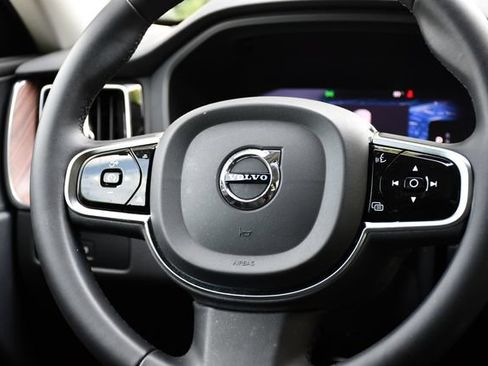 Used 2023 Volvo XC60 B5 Plus AWD/4WD image 17