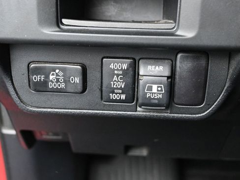 Certified 2017 Toyota Tacoma TRD Sport w/ Tow Package (A/T) image 13