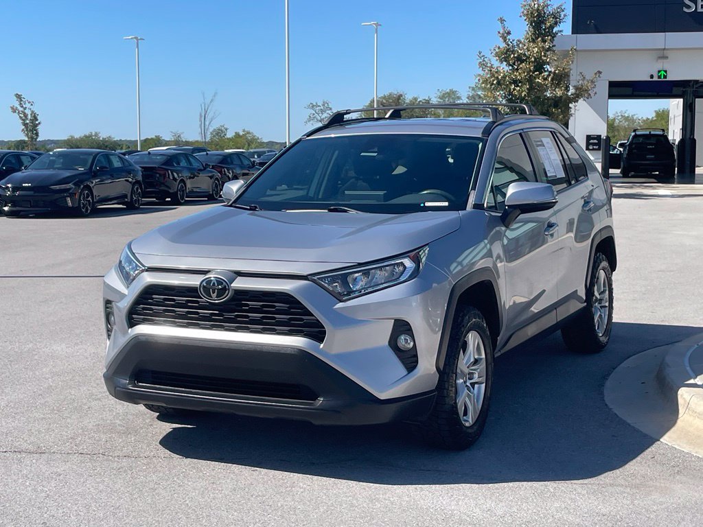 Used 2021 Toyota RAV4 XLE AWD/4WD image 3