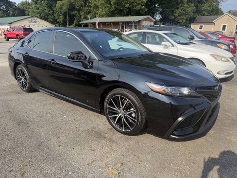 Used 2021 Toyota Camry SE FWD image 6