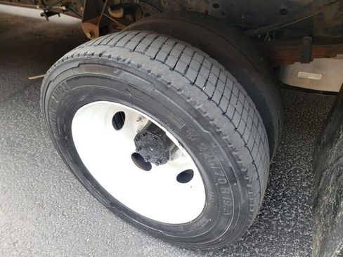 Used 2016 Ford F550 2WD Regular Cab Super Duty image 36