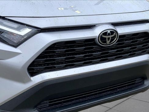 Used 2024 Toyota RAV4 XLE AWD/4WD image 31