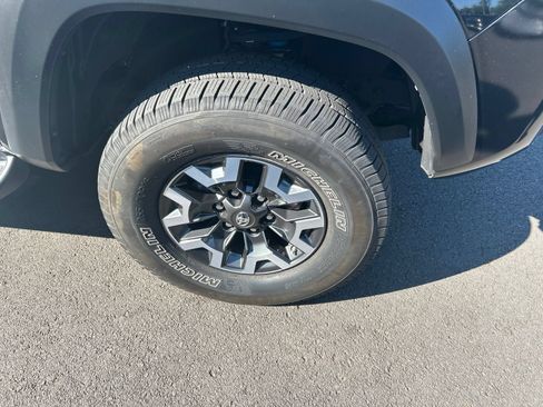 Used 2019 Toyota Tacoma TRD Off-Road AWD/4WD image 5