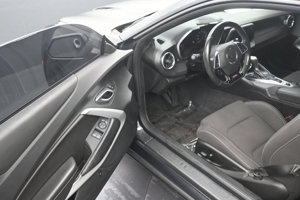 Used 2018 Chevrolet Camaro SS RWD image 10