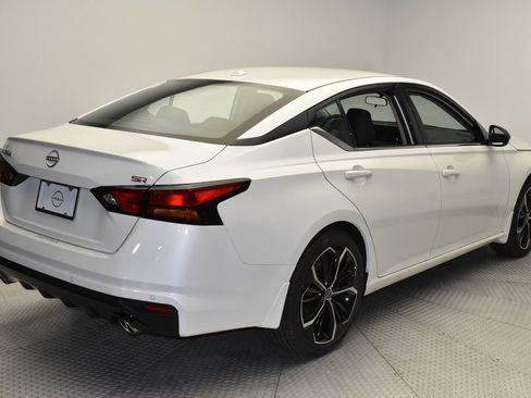 Used 2025 Nissan Altima 2.5 SR FWD image 5