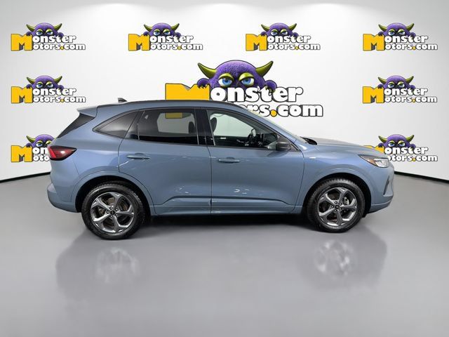 Used 2023 Ford Escape ST-Line w/ Equipment Group 301A AWD/4WD image 4