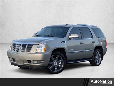 Used 2013 Cadillac Escalade Luxury image 1