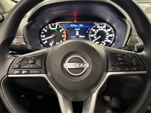 Used 2025 Nissan Altima 2.5 SV image 21