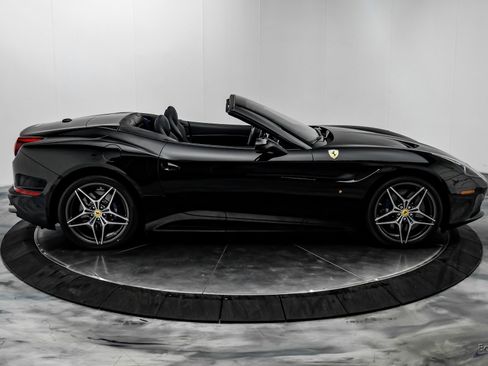 Used 2016 Ferrari California T image 20