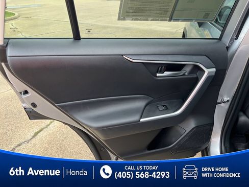 Used 2025 Toyota RAV4 XLE AWD/4WD image 17