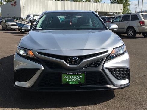 Used 2024 Toyota Camry SE FWD image 10