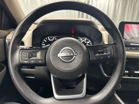 Used 2023 Nissan Rogue SV image 23