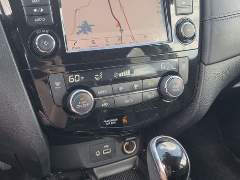 Used 2019 Nissan Rogue SL AWD/4WD image 17