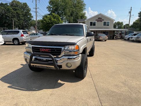 Used 2005 GMC Sierra 1500 SLE w/ Light Duty Power Package AWD/4WD image 1