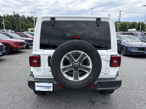 Used 2020 Jeep Wrangler Unlimited Sahara AWD/4WD image 9