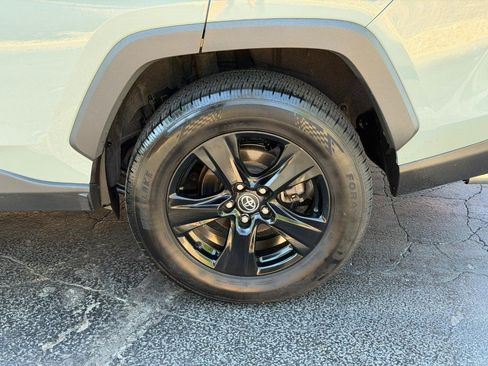 Used 2021 Toyota RAV4 XLE AWD/4WD image 7
