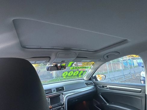 Used 2017 Volkswagen Passat 1.8T SE image 25