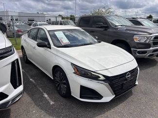 Used 2025 Nissan Altima 2.5 SV FWD video 1