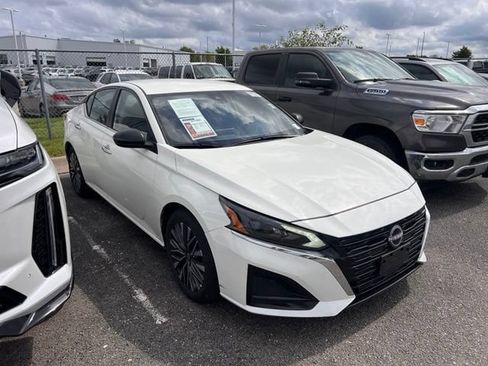 Used 2025 Nissan Altima 2.5 SV FWD image 1