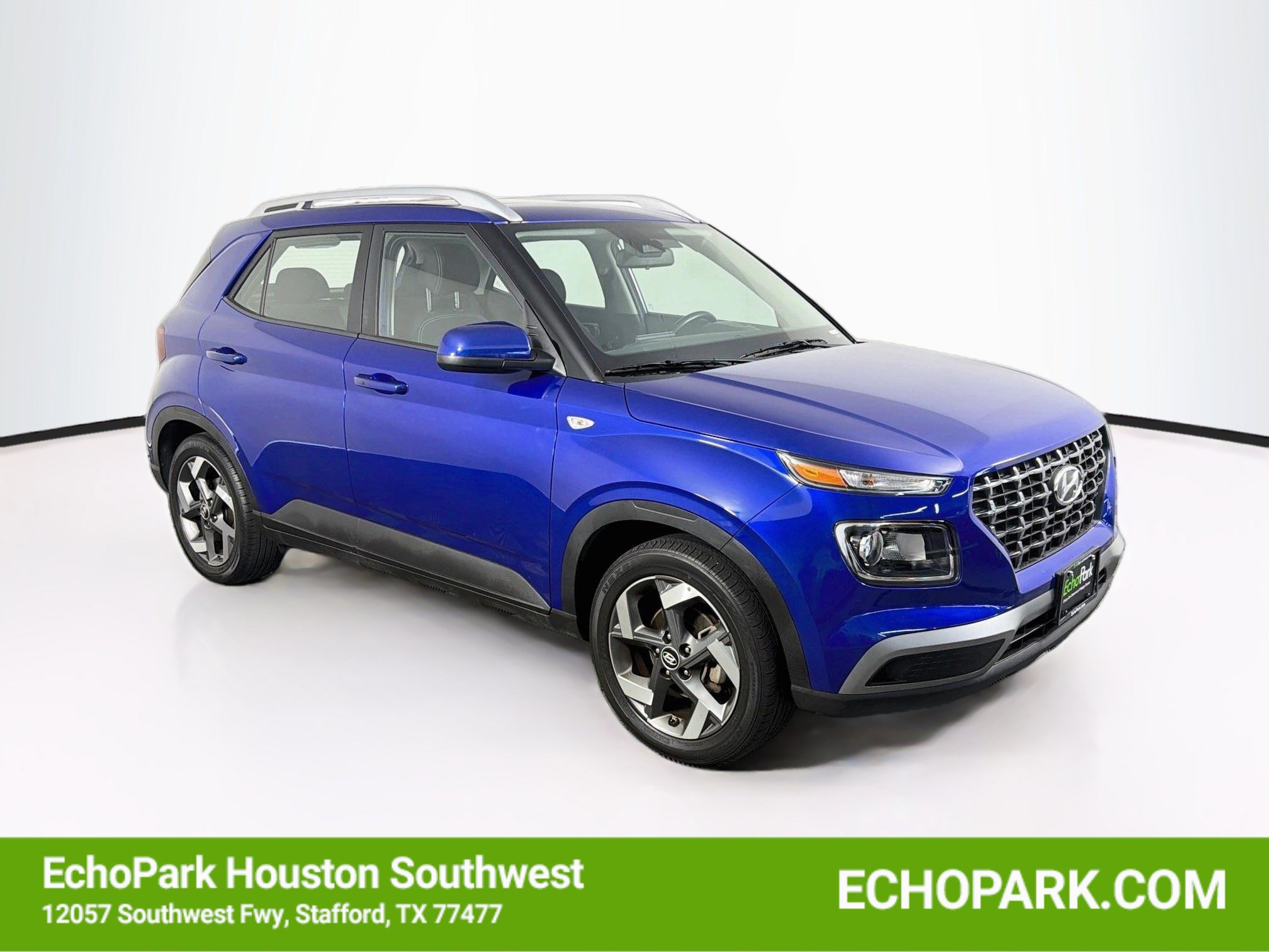 Used 2025 Hyundai Venue SEL FWD image 1