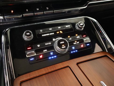 Used 2020 Lincoln Navigator Reserve AWD/4WD image 8