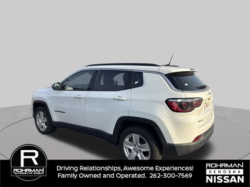 Used 2022 Jeep Compass Latitude w/ Sun and Sound Group AWD/4WD image 3