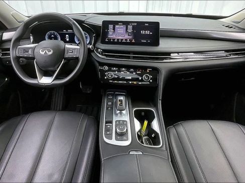 Certified 2025 INFINITI QX60 Luxe w/ Vision Package image 16