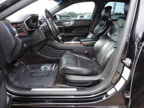 Used 2018 Lincoln Continental Select image 19