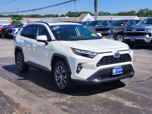 Used 2022 Toyota RAV4 XLE Premium AWD/4WD image 7