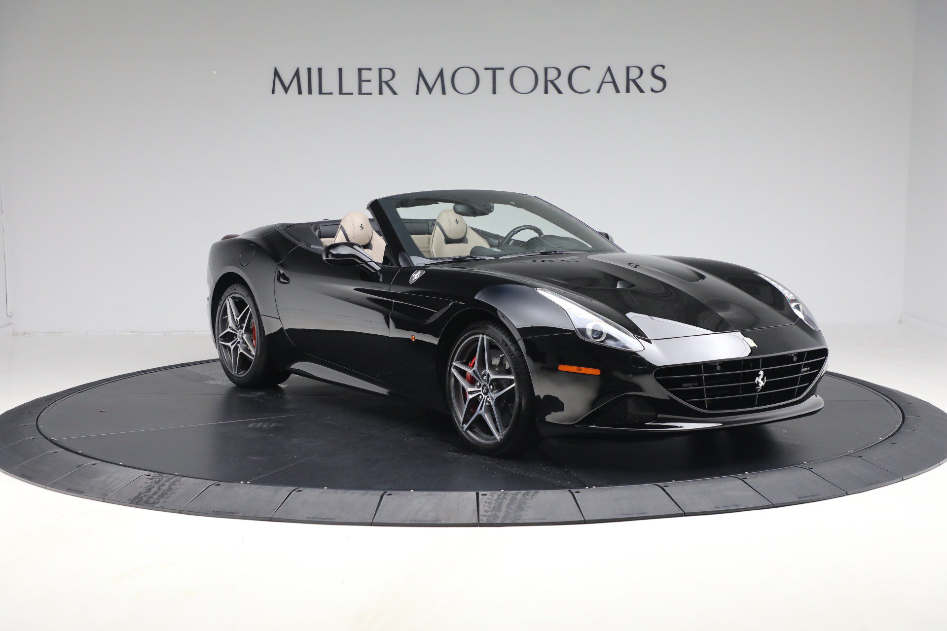 Certified 2016 Ferrari California T RWD image 12