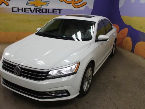 Used 2018 Volkswagen Passat 2.0T SE FWD image 4