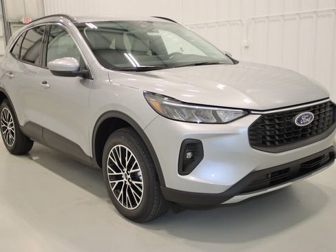 Certified 2024 Ford Escape SE image 4