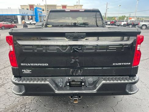 Used 2023 Chevrolet Silverado 1500 Custom AWD/4WD image 5