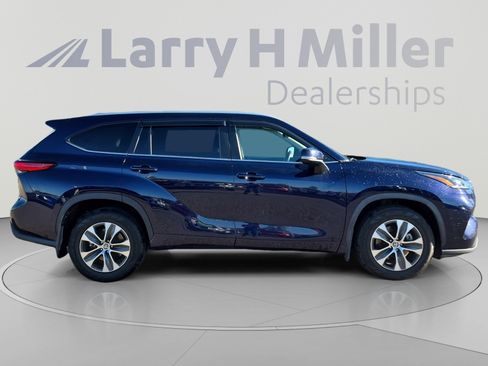 Used 2023 Toyota Highlander XLE AWD/4WD image 6