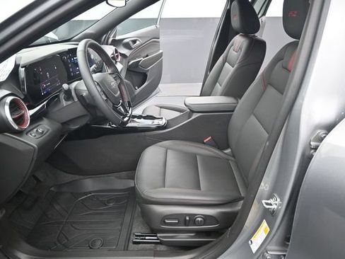 Used 2026 Chevrolet Trax RS w/ Sunroof Package FWD image 12