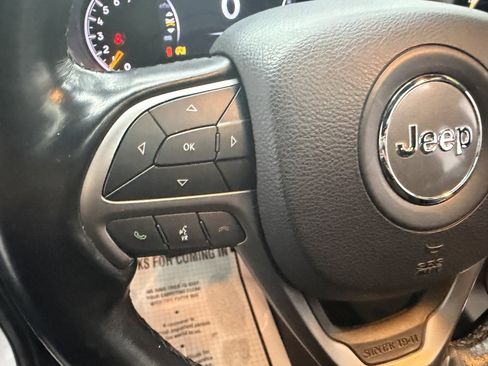 Used 2021 Jeep Grand Cherokee Laredo image 17