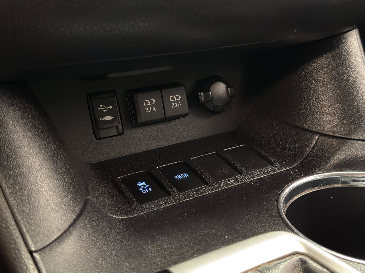 Used 2019 Toyota Highlander LE FWD image 19