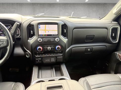 Used 2022 GMC Sierra 3500 Denali w/ Denali Ultimate Package image 3