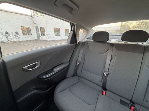 Used 2025 Kia K4 LXS image 40