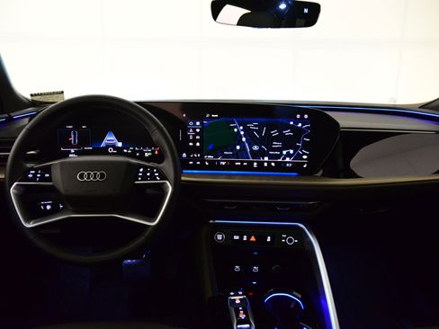 Certified 2025 Audi Q5 Premium w/ Convenience Package image 3