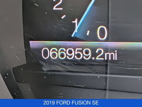 Used 2019 Ford Fusion SE w/ Equipment Group 151A FWD image 22