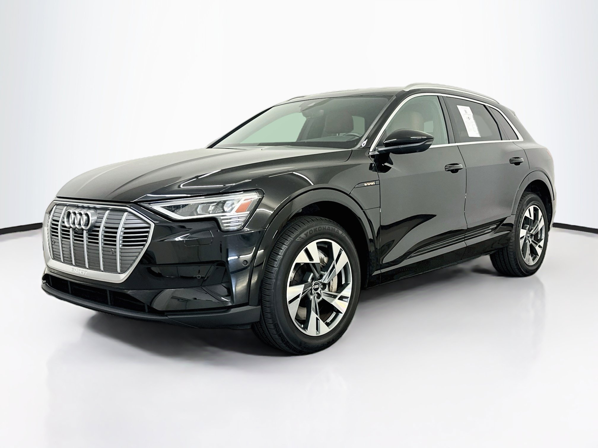 Used 2022 Audi e-tron Premium Plus AWD/4WD image 3
