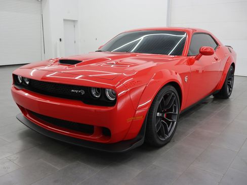 Used 2018 Dodge Challenger SRT Hellcat RWD image 7