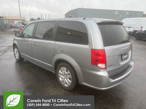 Used 2018 Dodge Grand Caravan SE image 12